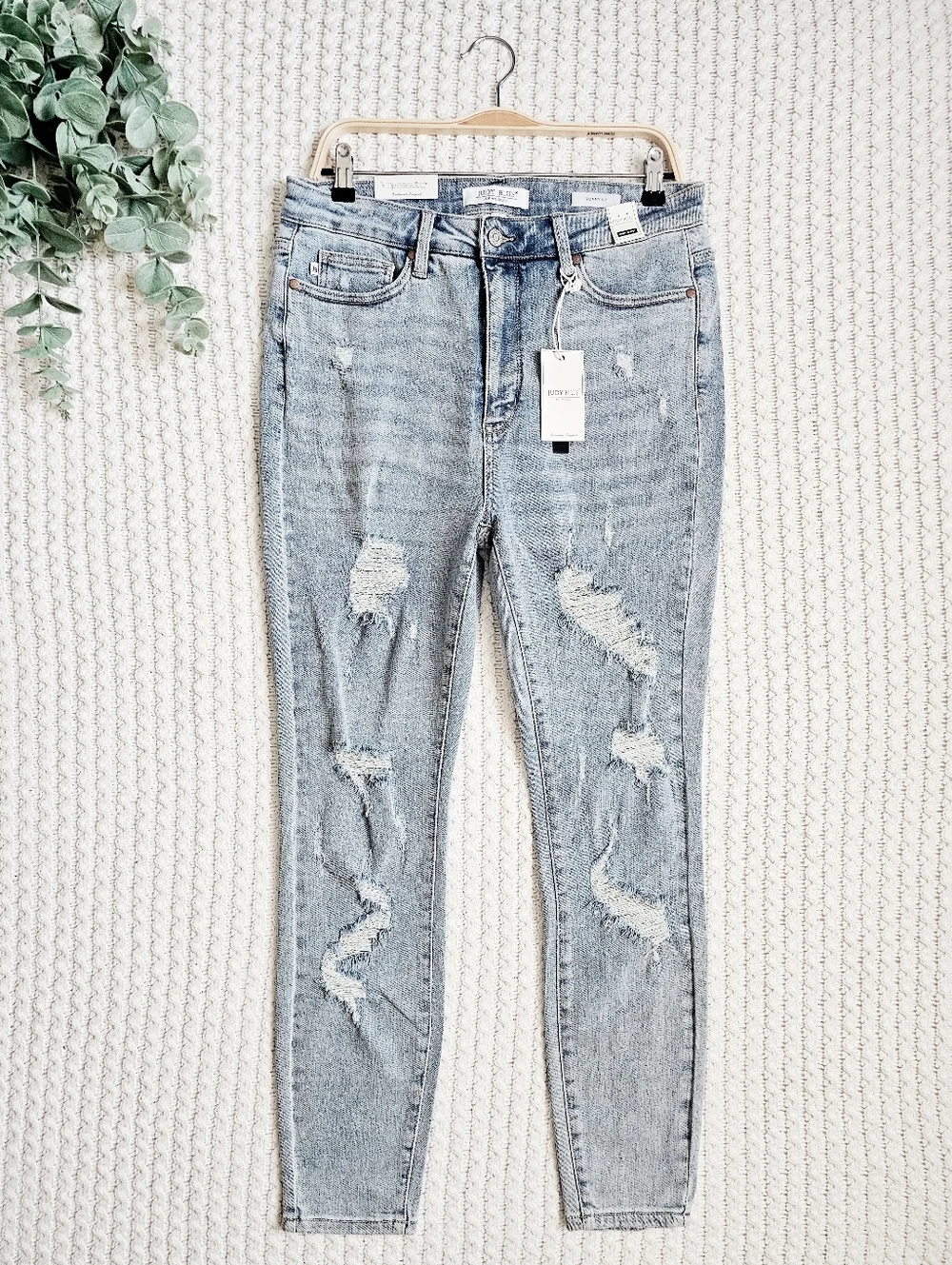 Judy Blue High Rise Tummy Control Light Wash Skinny Jeans Distressed 13/31 NEW - Picture 2 of 11